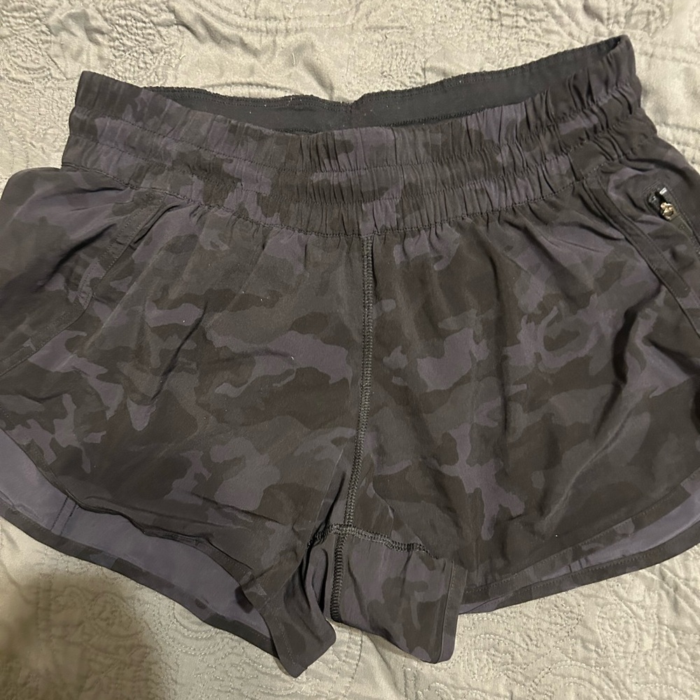 Lululemon tracker 4 in size 10. GUC. Camouflage black